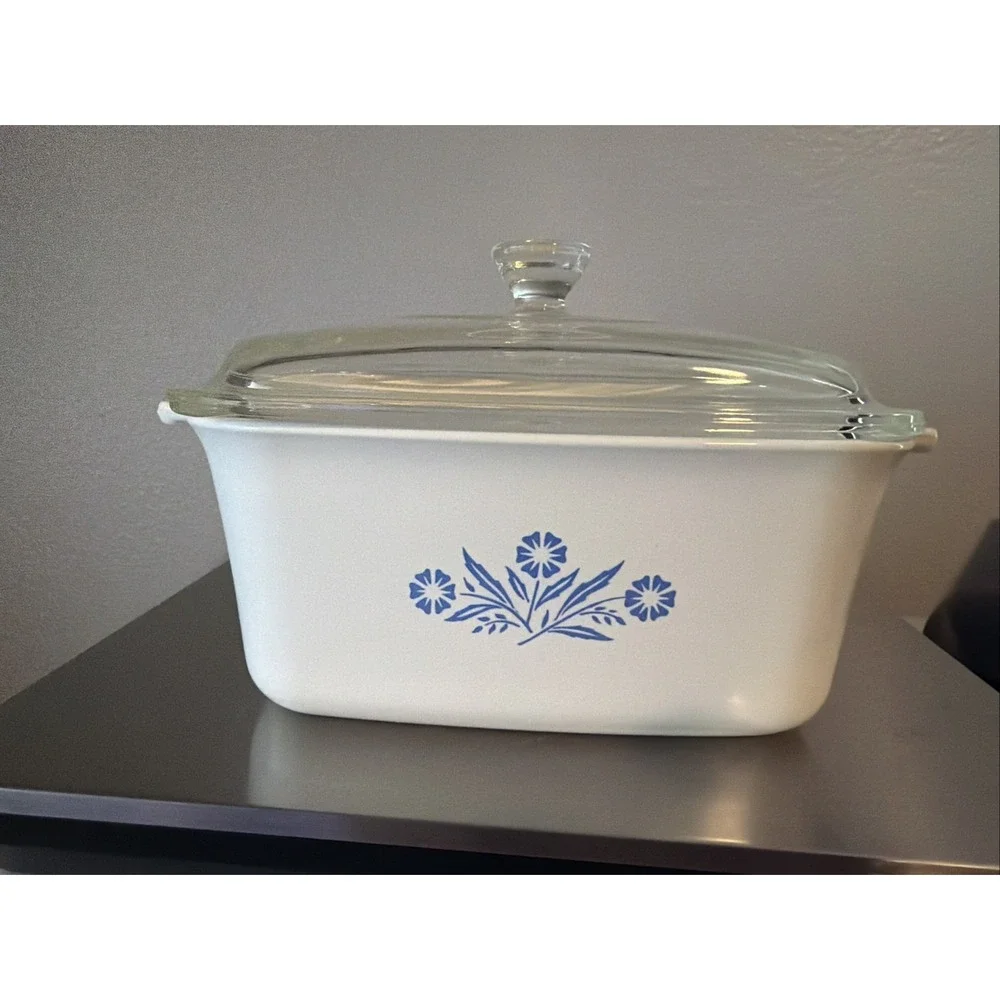 Corning Ware 1 1/2 quart casserole dish with lid White Blue